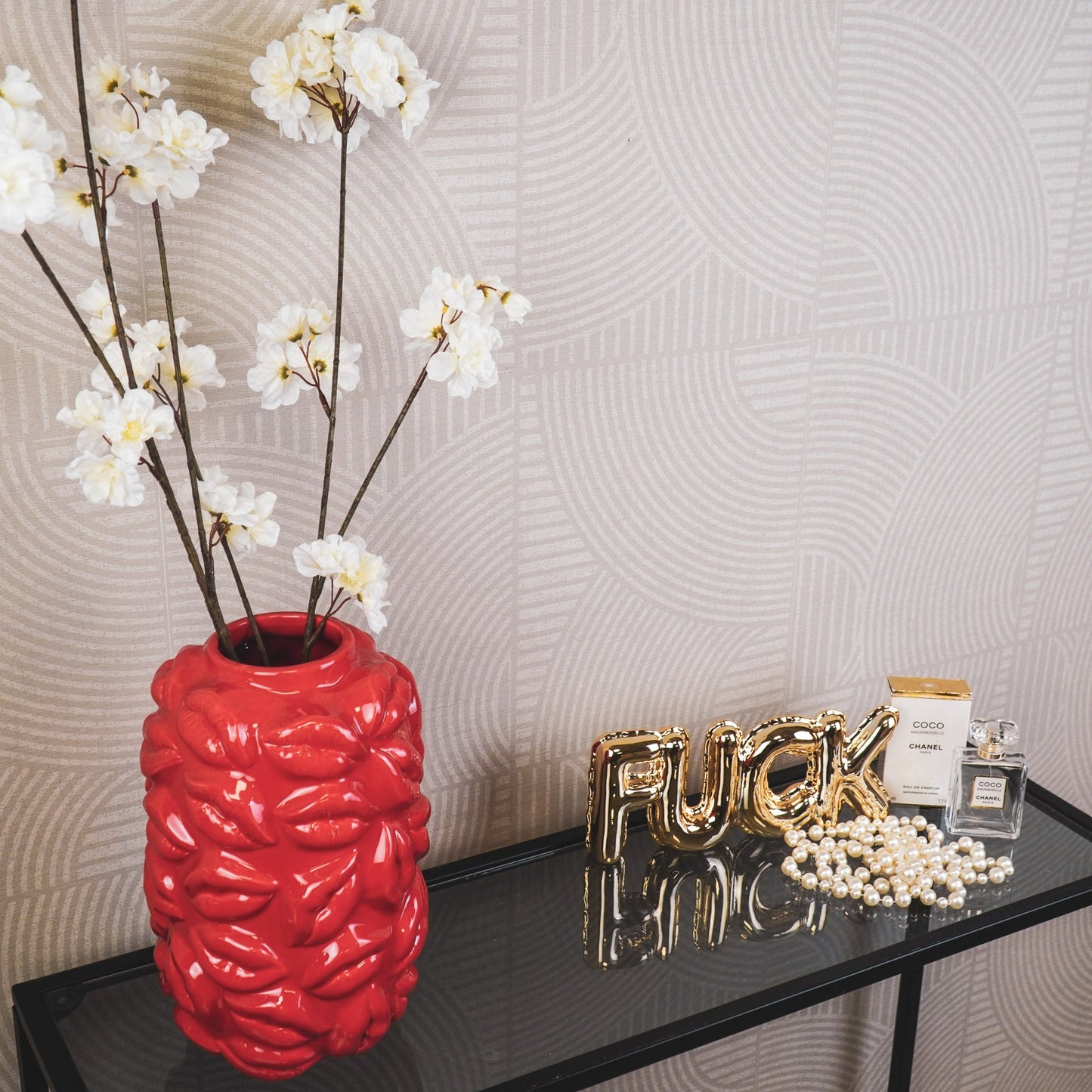 Besitos – Red Ceramic Vase